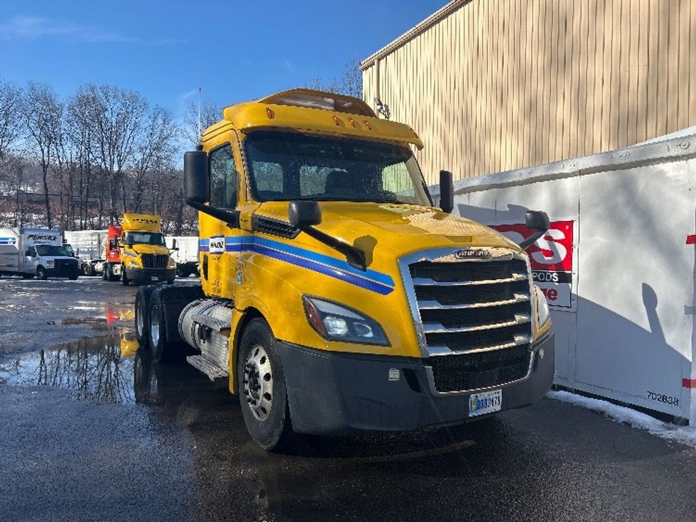 Day Cab Tractor-Heavy Duty Tractors-Freightliner-2020-T12664ST-Montgomery-NY-467,034\n\t\tmiles-$ 38,250 - Image 1