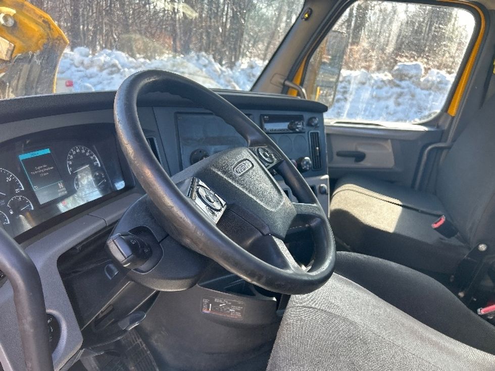 Day Cab Tractor-Heavy Duty Tractors-Freightliner-2020-T12664ST-Montgomery-NY-467,034\n\t\tmiles-$ 38,250 - Image 10