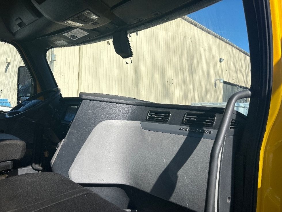 Day Cab Tractor-Heavy Duty Tractors-Freightliner-2020-T12664ST-Montgomery-NY-467,034\n\t\tmiles-$ 38,250 - Image 13