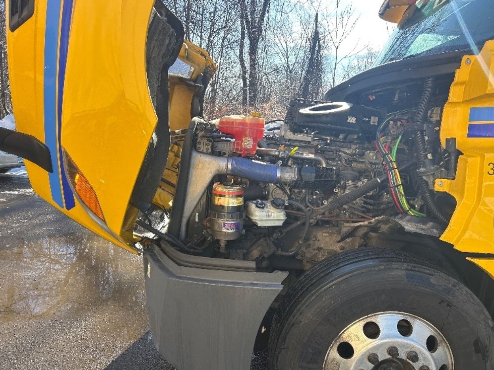 Day Cab Tractor-Heavy Duty Tractors-Freightliner-2020-T12664ST-Montgomery-NY-467,034\n\t\tmiles-$ 38,250 - Image 16