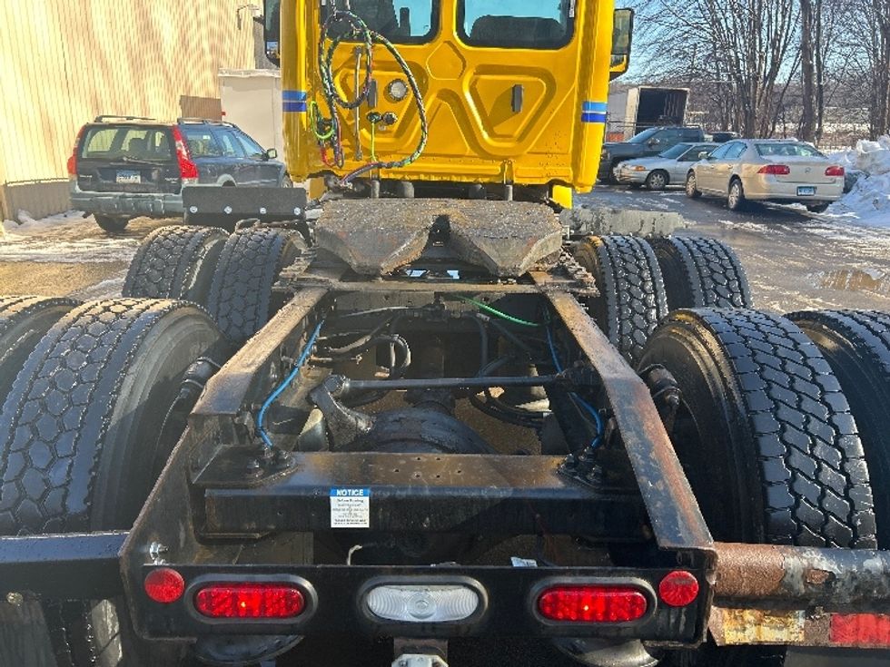Day Cab Tractor-Heavy Duty Tractors-Freightliner-2020-T12664ST-Montgomery-NY-467,034\n\t\tmiles-$ 38,250 - Image 6