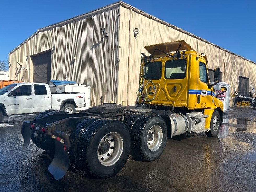 Day Cab Tractor-Heavy Duty Tractors-Freightliner-2020-T12664ST-Montgomery-NY-467,034\n\t\tmiles-$ 38,250 - Image 7