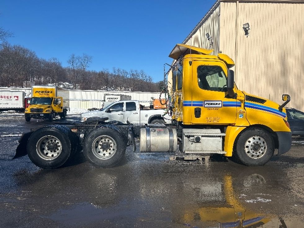 Day Cab Tractor-Heavy Duty Tractors-Freightliner-2020-T12664ST-Montgomery-NY-467,034\n\t\tmiles-$ 38,250 - Image 8
