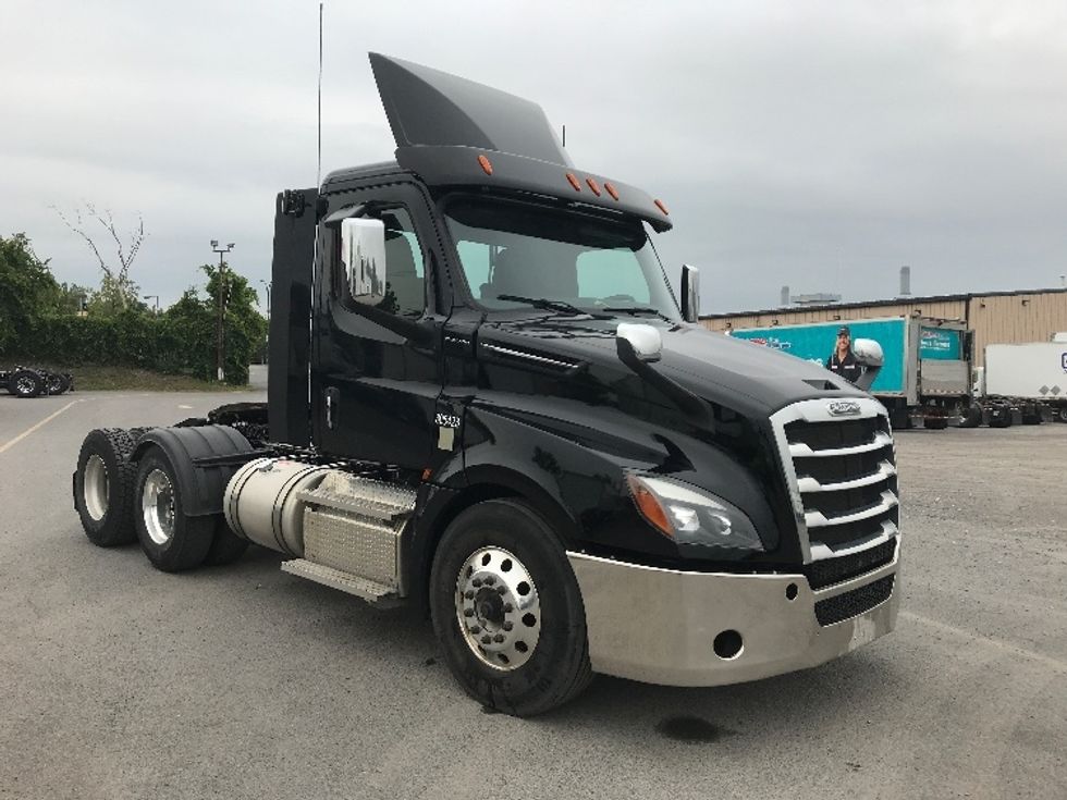 Day Cab Tractor-Heavy Duty Tractors-Freightliner-2020-T12664ST-Montreal-PQ-250,955\n\t\tkm-$ 82,500 - Image 1
