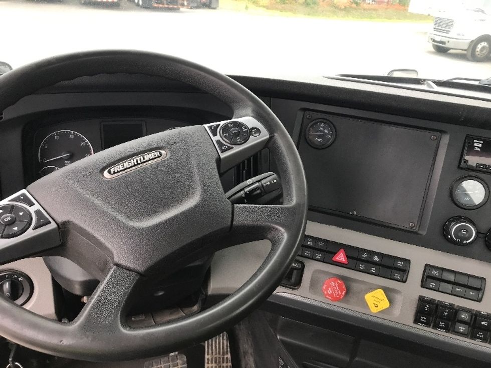 Day Cab Tractor-Heavy Duty Tractors-Freightliner-2020-T12664ST-Montreal-PQ-250,955\n\t\tkm-$ 82,500 - Image 11