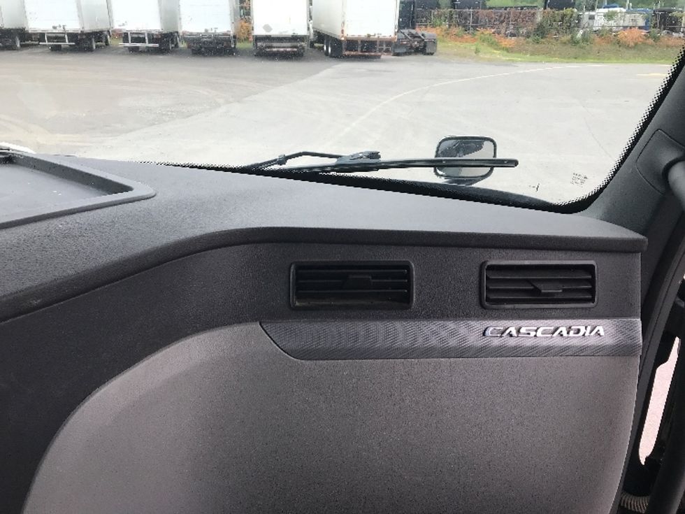 Day Cab Tractor-Heavy Duty Tractors-Freightliner-2020-T12664ST-Montreal-PQ-250,955\n\t\tkm-$ 82,500 - Image 13