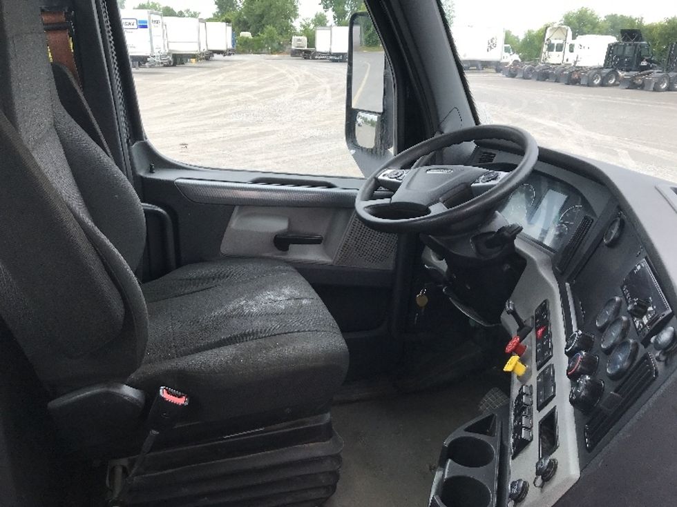Day Cab Tractor-Heavy Duty Tractors-Freightliner-2020-T12664ST-Montreal-PQ-250,955\n\t\tkm-$ 82,500 - Image 14
