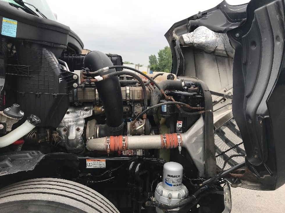 Day Cab Tractor-Heavy Duty Tractors-Freightliner-2020-T12664ST-Montreal-PQ-250,955\n\t\tkm-$ 82,500 - Image 15