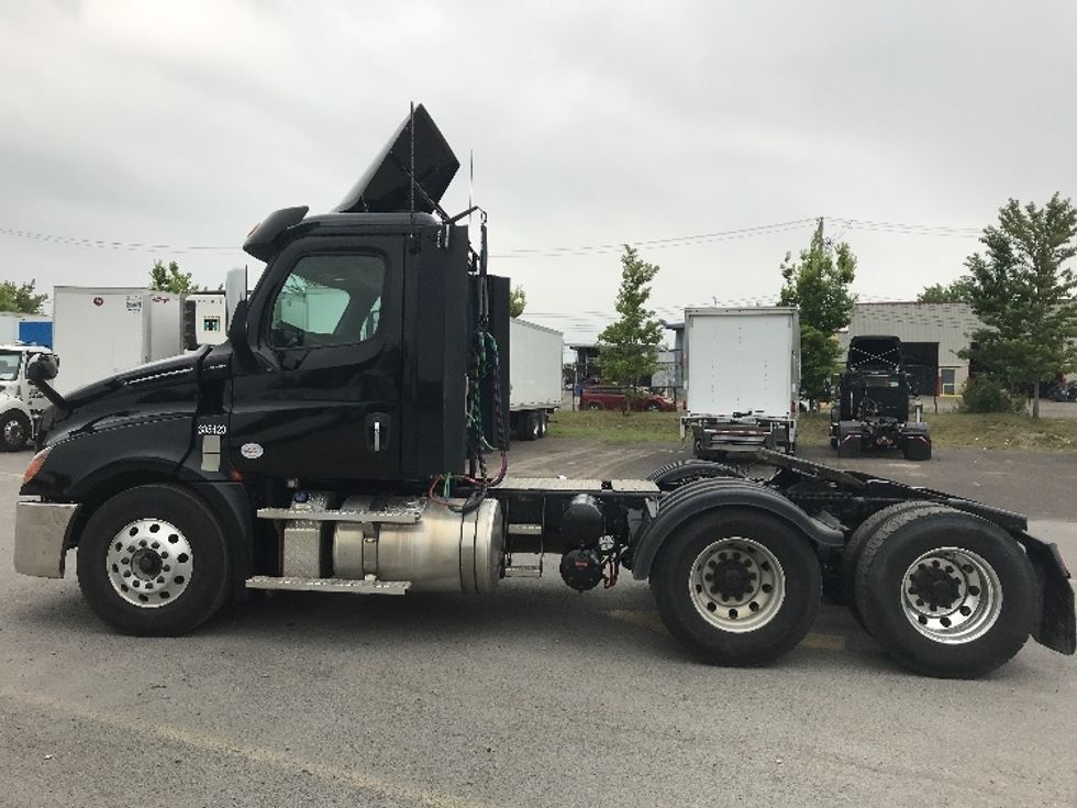Day Cab Tractor-Heavy Duty Tractors-Freightliner-2020-T12664ST-Montreal-PQ-250,955\n\t\tkm-$ 82,500 - Image 4