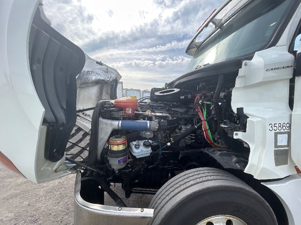 Day Cab Tractor-Heavy Duty Tractors-Freightliner-2020-T12664ST-Montreal-PQ-474,407\n\t\tkm-$ 70,000 - Image 16