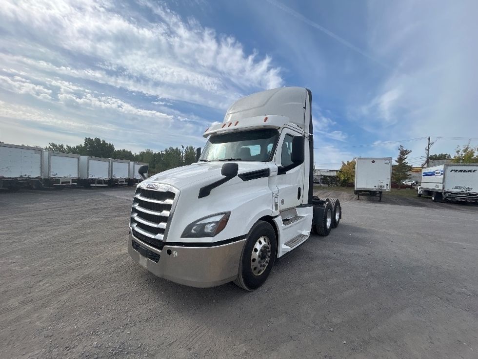Day Cab Tractor-Heavy Duty Tractors-Freightliner-2020-T12664ST-Montreal-PQ-474,407\n\t\tkm-$ 70,000 - Image 3