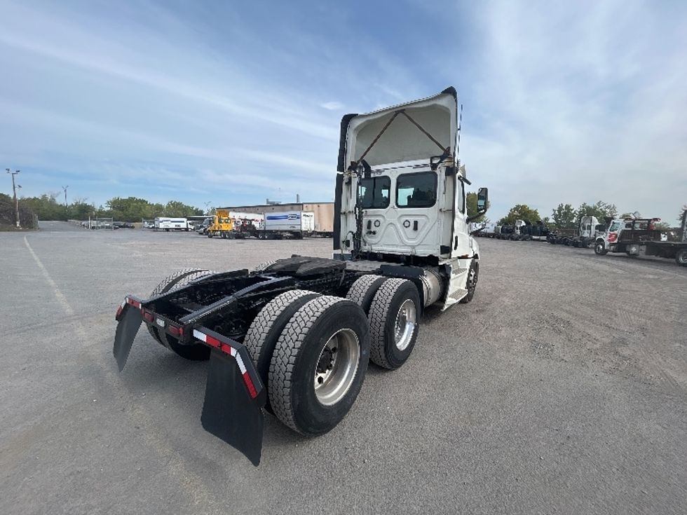 Day Cab Tractor-Heavy Duty Tractors-Freightliner-2020-T12664ST-Montreal-PQ-474,407\n\t\tkm-$ 70,000 - Image 7