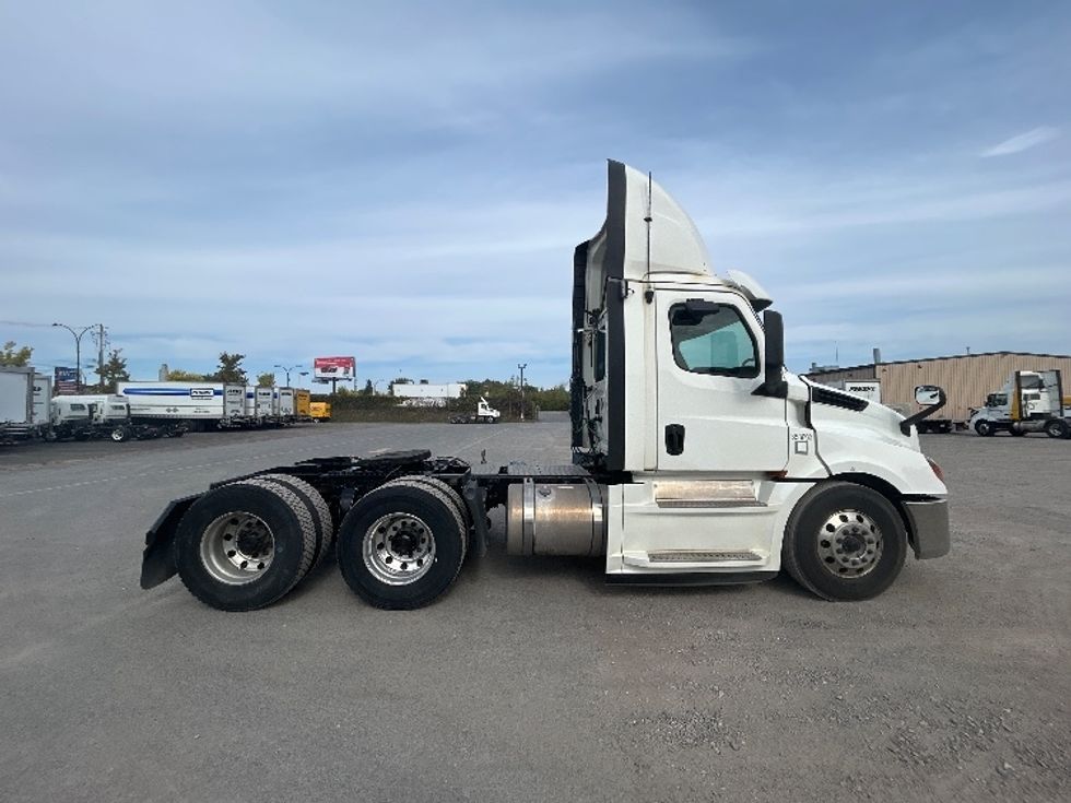 Day Cab Tractor-Heavy Duty Tractors-Freightliner-2020-T12664ST-Montreal-PQ-474,407\n\t\tkm-$ 70,000 - Image 8