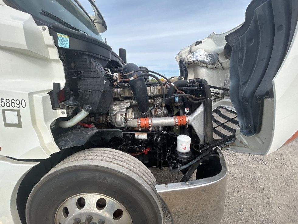 Day Cab Tractor-Heavy Duty Tractors-Freightliner-2020-T12664ST-Montreal-PQ-474,443\n\t\tkm-$ 68,000 - Image 15