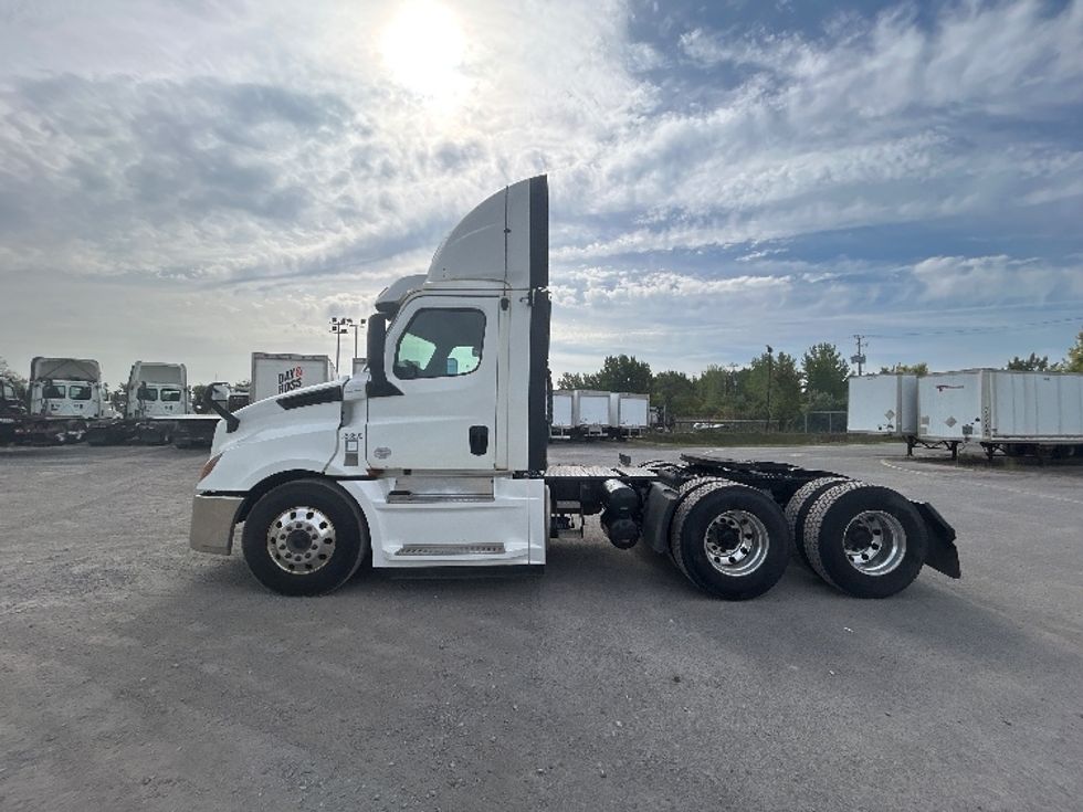 Day Cab Tractor-Heavy Duty Tractors-Freightliner-2020-T12664ST-Montreal-PQ-474,443\n\t\tkm-$ 68,000 - Image 4