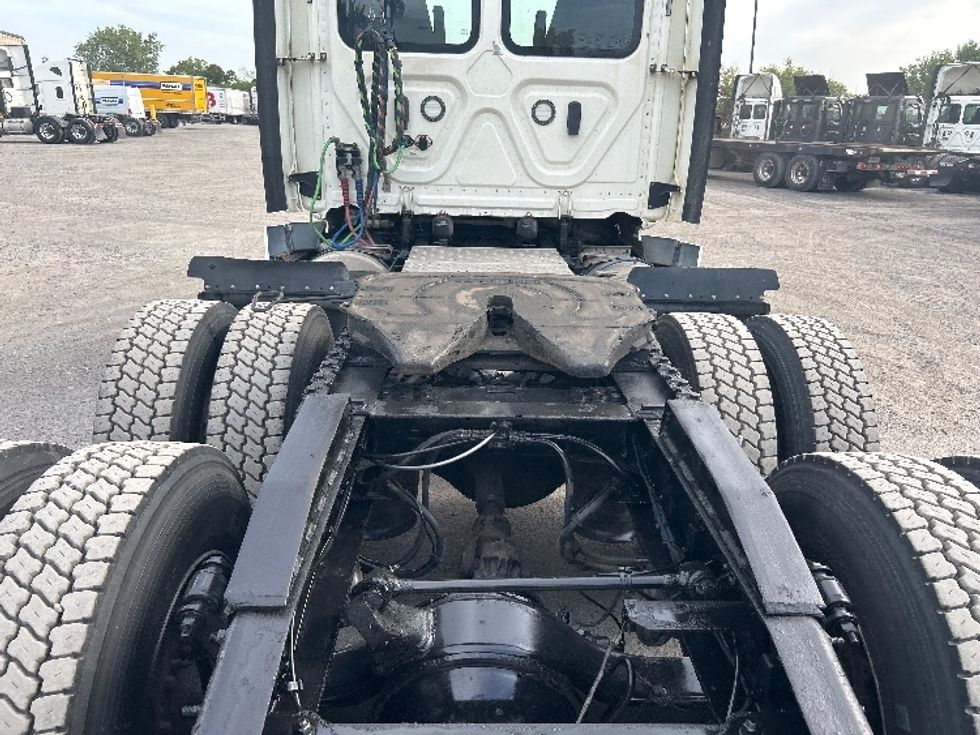 Day Cab Tractor-Heavy Duty Tractors-Freightliner-2020-T12664ST-Montreal-PQ-474,443\n\t\tkm-$ 68,000 - Image 6