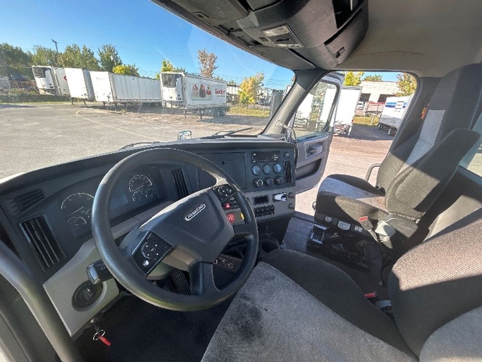 Day Cab Tractor-Heavy Duty Tractors-Freightliner-2020-T12664ST-Montreal-PQ-515,765\n\t\tkm-$ 68,250 - Image 10