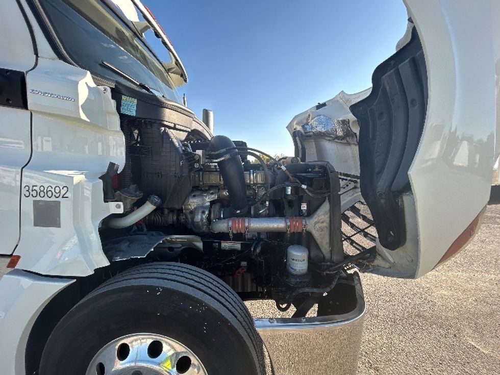 Day Cab Tractor-Heavy Duty Tractors-Freightliner-2020-T12664ST-Montreal-PQ-515,765\n\t\tkm-$ 68,250 - Image 15