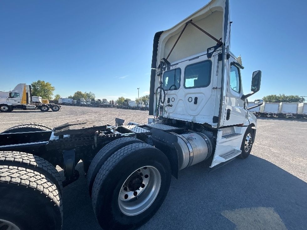 Day Cab Tractor-Heavy Duty Tractors-Freightliner-2020-T12664ST-Montreal-PQ-515,765\n\t\tkm-$ 68,250 - Image 17