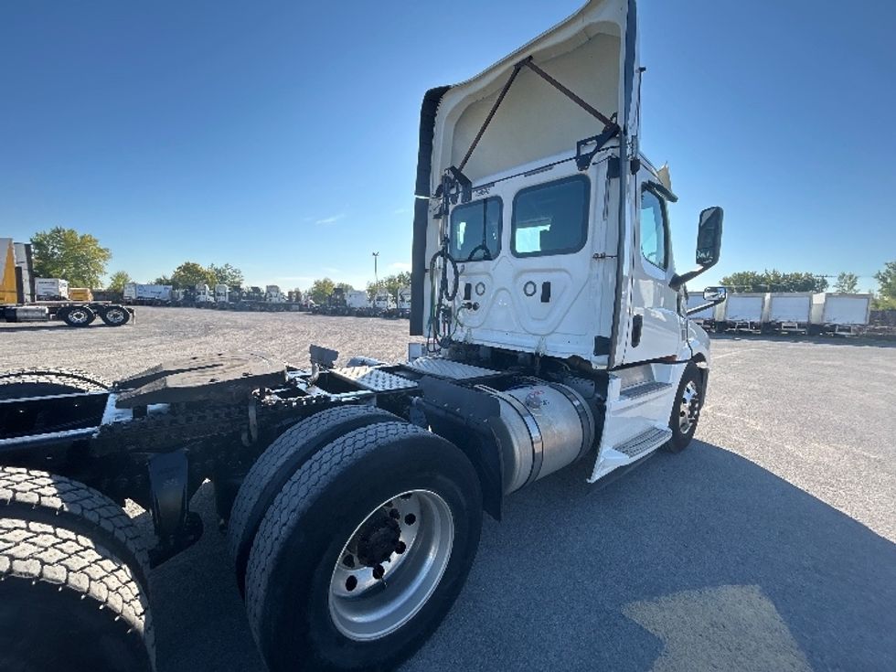 Day Cab Tractor-Heavy Duty Tractors-Freightliner-2020-T12664ST-Montreal-PQ-515,765\n\t\tkm-$ 68,250 - Image 18