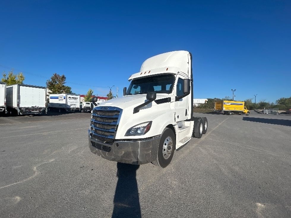 Day Cab Tractor-Heavy Duty Tractors-Freightliner-2020-T12664ST-Montreal-PQ-515,765\n\t\tkm-$ 68,250 - Image 3
