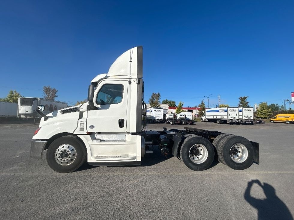 Day Cab Tractor-Heavy Duty Tractors-Freightliner-2020-T12664ST-Montreal-PQ-515,765\n\t\tkm-$ 68,250 - Image 4