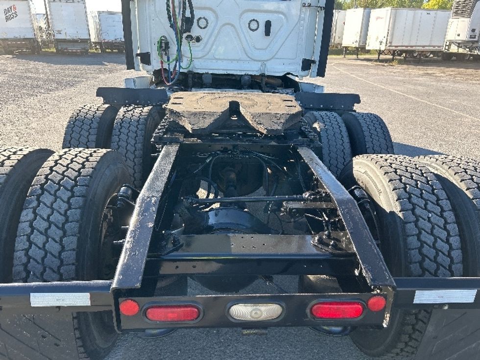 Day Cab Tractor-Heavy Duty Tractors-Freightliner-2020-T12664ST-Montreal-PQ-515,765\n\t\tkm-$ 68,250 - Image 6