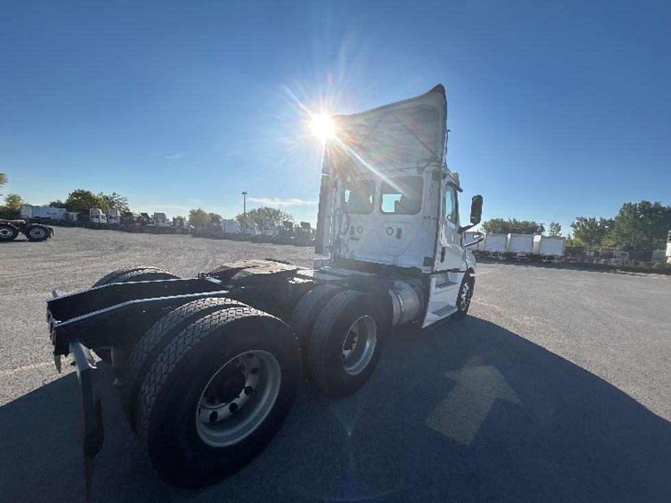 Day Cab Tractor-Heavy Duty Tractors-Freightliner-2020-T12664ST-Montreal-PQ-515,765\n\t\tkm-$ 68,250 - Image 7