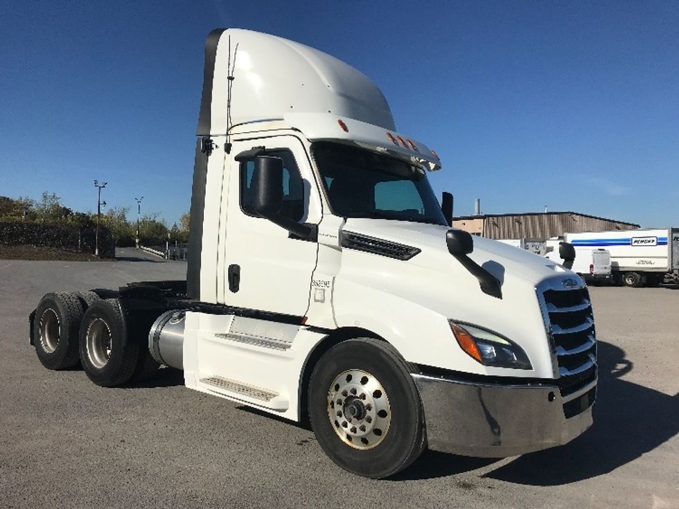 Day Cab Tractor-Heavy Duty Tractors-Freightliner-2020-T12664ST-Montreal-PQ-600,470\n\t\tkm-$ 64,500 - Image 1