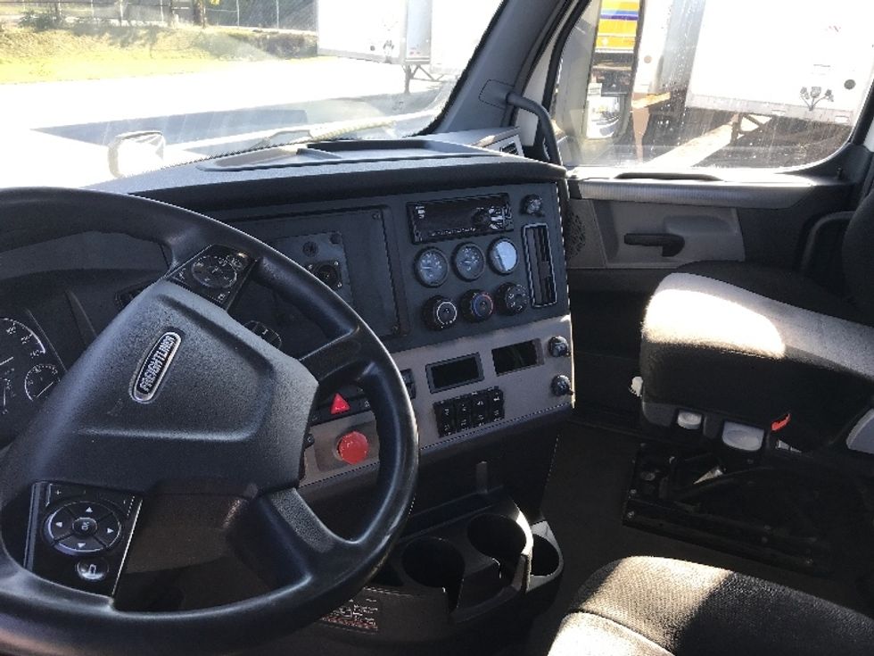 Day Cab Tractor-Heavy Duty Tractors-Freightliner-2020-T12664ST-Montreal-PQ-600,470\n\t\tkm-$ 64,500 - Image 10