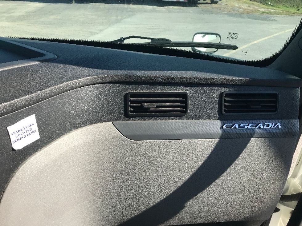 Day Cab Tractor-Heavy Duty Tractors-Freightliner-2020-T12664ST-Montreal-PQ-600,470\n\t\tkm-$ 64,500 - Image 13