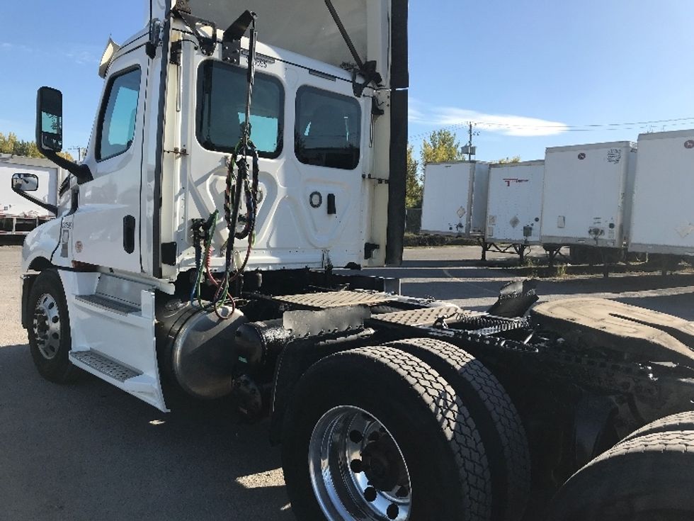 Day Cab Tractor-Heavy Duty Tractors-Freightliner-2020-T12664ST-Montreal-PQ-600,470\n\t\tkm-$ 64,500 - Image 17