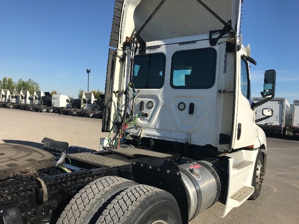 Day Cab Tractor-Heavy Duty Tractors-Freightliner-2020-T12664ST-Montreal-PQ-600,470\n\t\tkm-$ 64,500 - Image 18