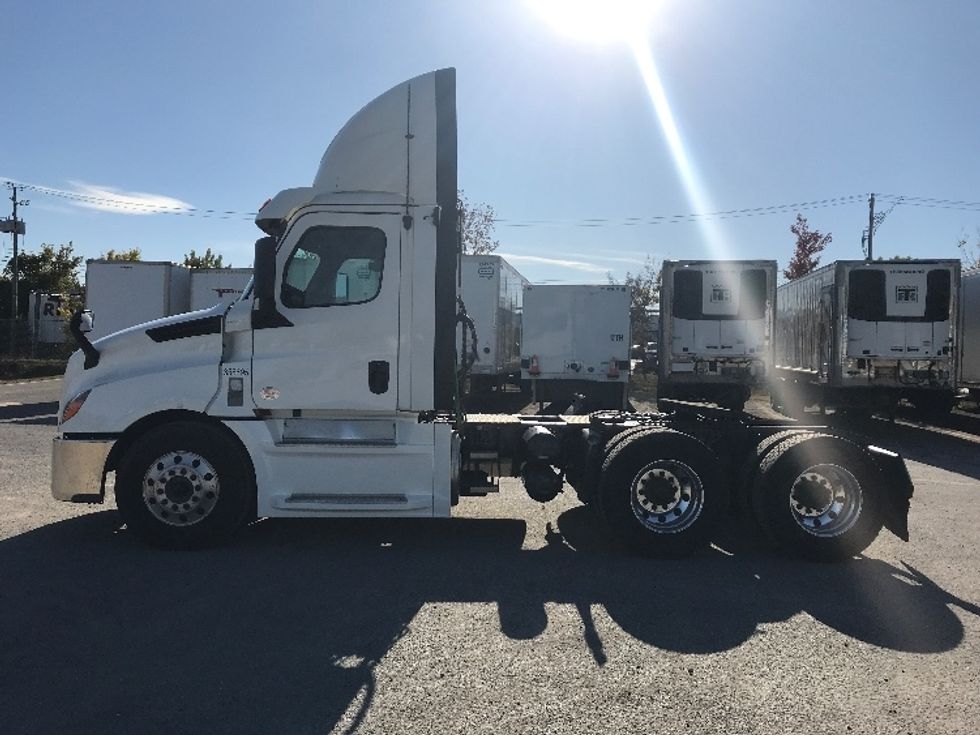 Day Cab Tractor-Heavy Duty Tractors-Freightliner-2020-T12664ST-Montreal-PQ-600,470\n\t\tkm-$ 64,500 - Image 4