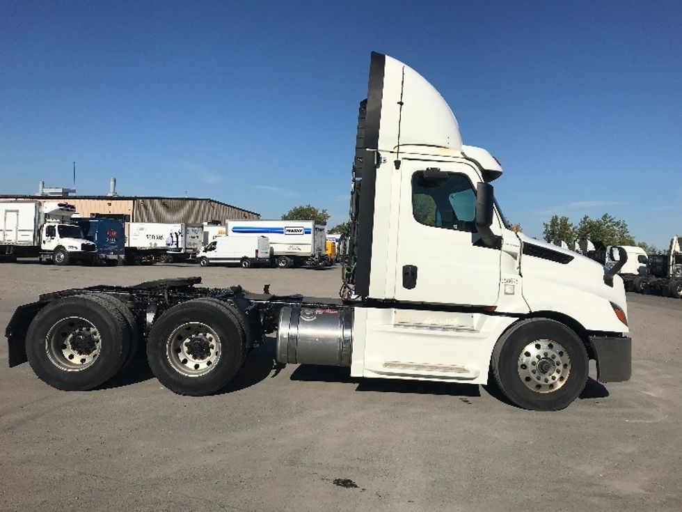 Day Cab Tractor-Heavy Duty Tractors-Freightliner-2020-T12664ST-Montreal-PQ-600,470\n\t\tkm-$ 64,500 - Image 8