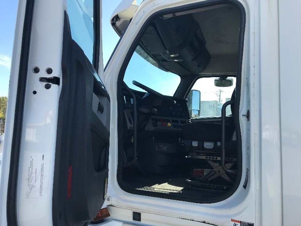 Day Cab Tractor-Heavy Duty Tractors-Freightliner-2020-T12664ST-Montreal-PQ-600,470\n\t\tkm-$ 64,500 - Image 9