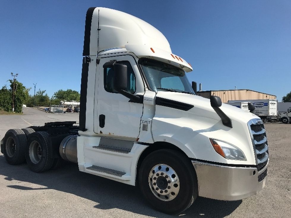 Day Cab Tractor-Heavy Duty Tractors-Freightliner-2020-T12664ST-Montreal-PQ-601,632\n\t\tkm-$ 73,500 - Image 1