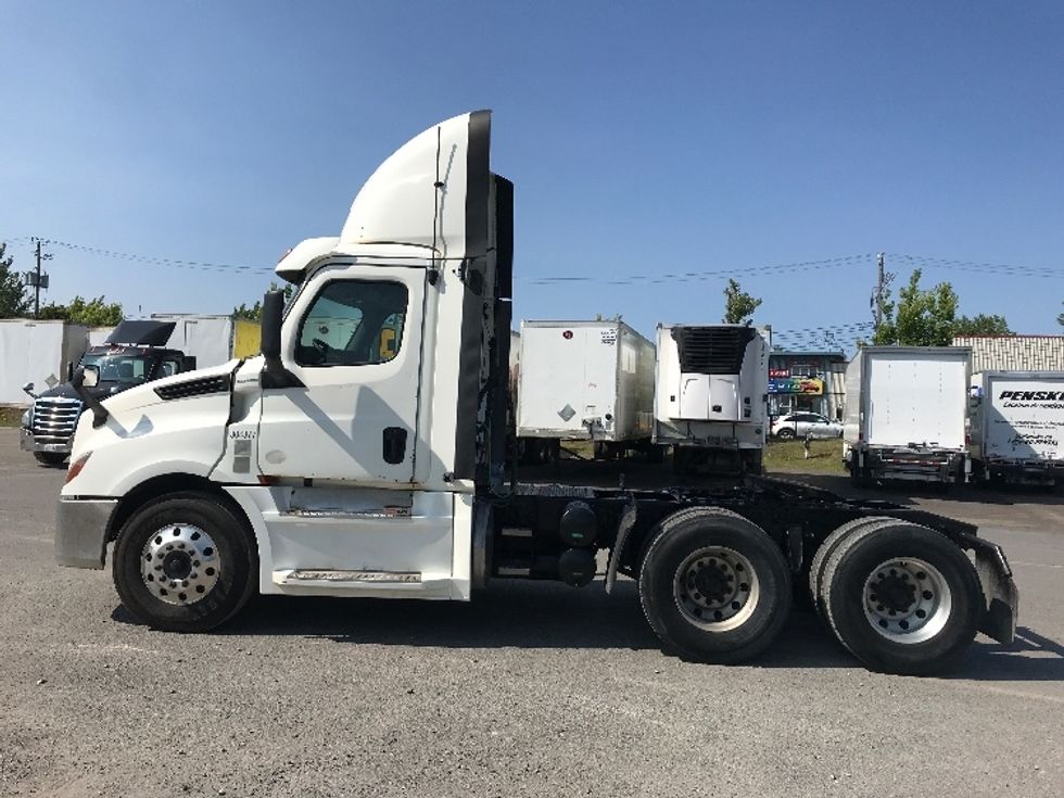 Day Cab Tractor-Heavy Duty Tractors-Freightliner-2020-T12664ST-Montreal-PQ-601,632\n\t\tkm-$ 73,500 - Image 4