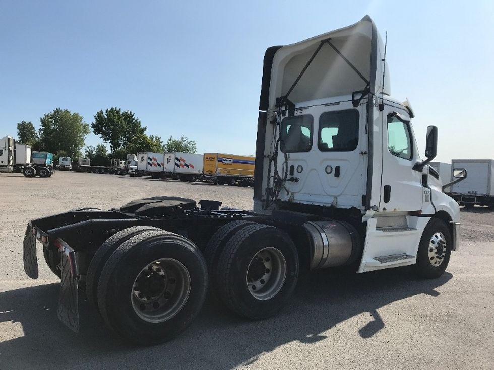 Day Cab Tractor-Heavy Duty Tractors-Freightliner-2020-T12664ST-Montreal-PQ-601,632\n\t\tkm-$ 73,500 - Image 7