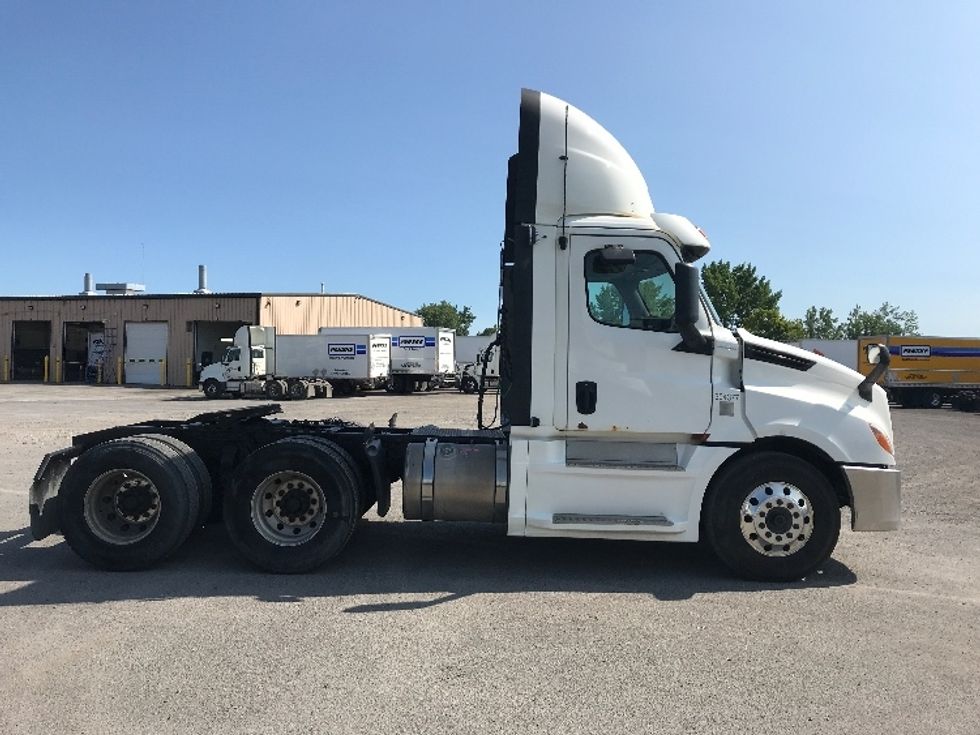 Day Cab Tractor-Heavy Duty Tractors-Freightliner-2020-T12664ST-Montreal-PQ-601,632\n\t\tkm-$ 73,500 - Image 8
