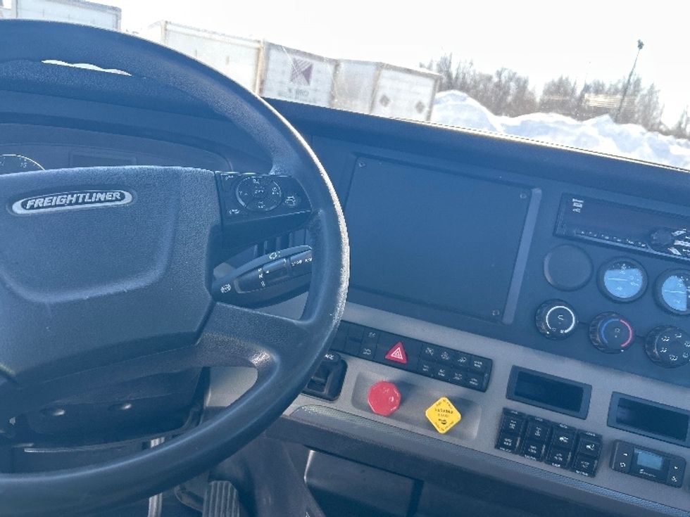 Day Cab Tractor-Heavy Duty Tractors-Freightliner-2020-T12664ST-Montreal-PQ-647,269\n\t\tkm-$ 59,750 - Image 11