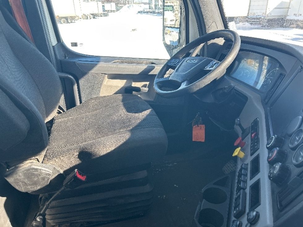 Day Cab Tractor-Heavy Duty Tractors-Freightliner-2020-T12664ST-Montreal-PQ-647,269\n\t\tkm-$ 59,750 - Image 14