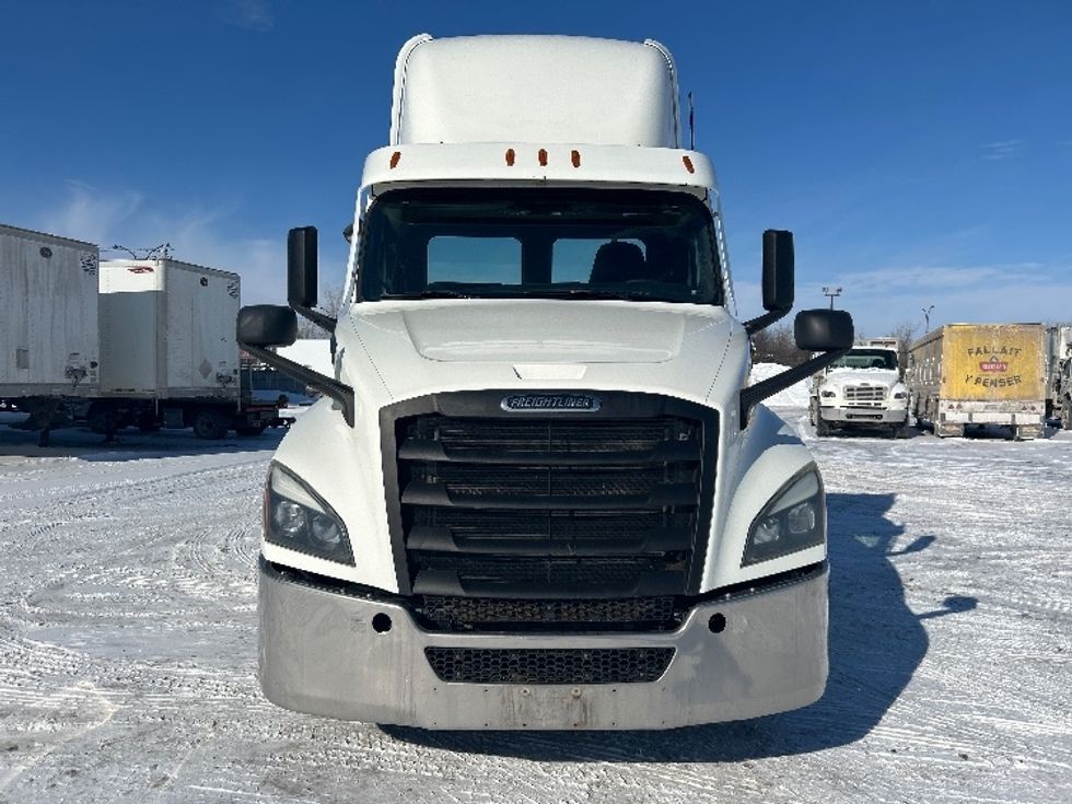 Day Cab Tractor-Heavy Duty Tractors-Freightliner-2020-T12664ST-Montreal-PQ-647,269\n\t\tkm-$ 59,750 - Image 2