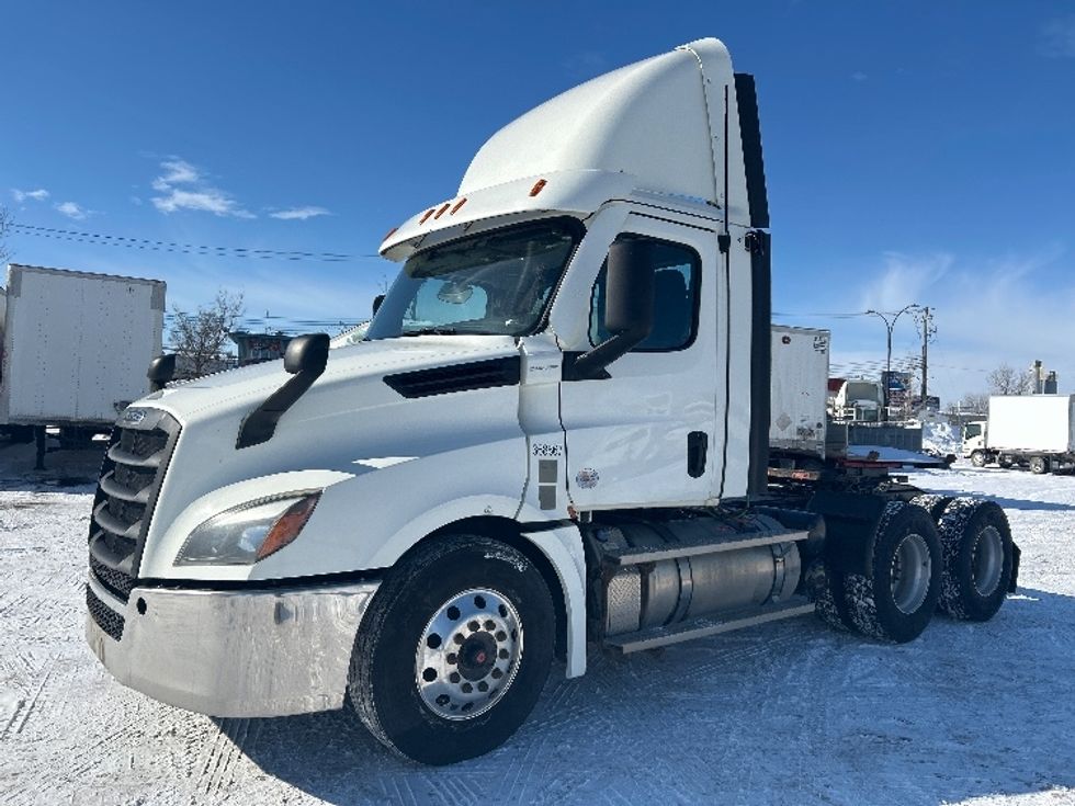 Day Cab Tractor-Heavy Duty Tractors-Freightliner-2020-T12664ST-Montreal-PQ-647,269\n\t\tkm-$ 59,750 - Image 3