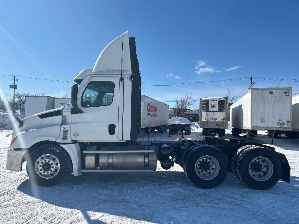 Day Cab Tractor-Heavy Duty Tractors-Freightliner-2020-T12664ST-Montreal-PQ-647,269\n\t\tkm-$ 59,750 - Image 4