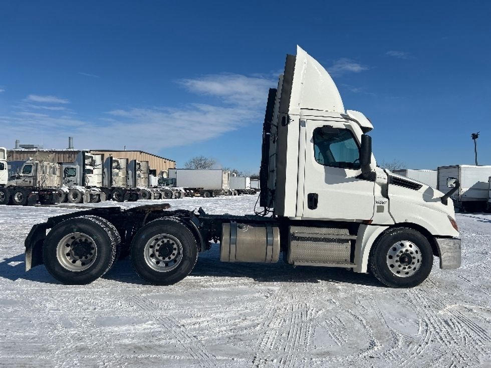 Day Cab Tractor-Heavy Duty Tractors-Freightliner-2020-T12664ST-Montreal-PQ-647,269\n\t\tkm-$ 59,750 - Image 8