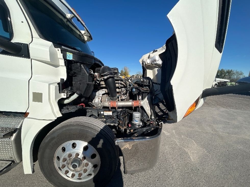 Day Cab Tractor-Heavy Duty Tractors-Freightliner-2020-T12664ST-Montreal-PQ-693,086\n\t\tkm-$ 59,250 - Image 15