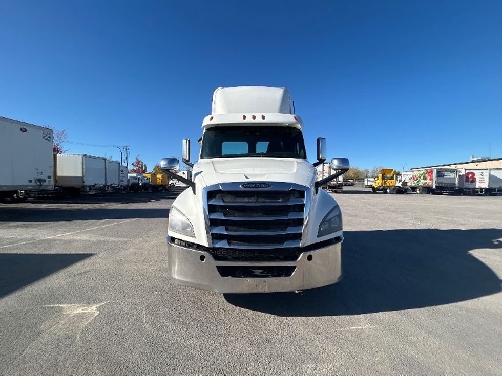 Day Cab Tractor-Heavy Duty Tractors-Freightliner-2020-T12664ST-Montreal-PQ-693,086\n\t\tkm-$ 59,250 - Image 2