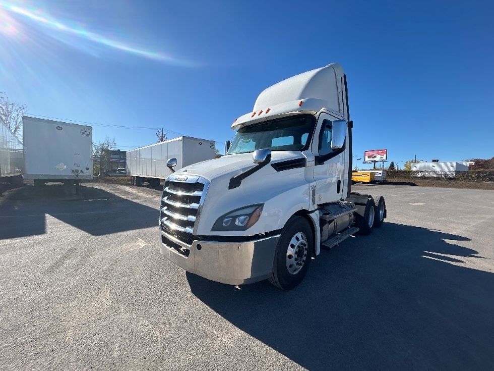 Day Cab Tractor-Heavy Duty Tractors-Freightliner-2020-T12664ST-Montreal-PQ-693,086\n\t\tkm-$ 59,250 - Image 3