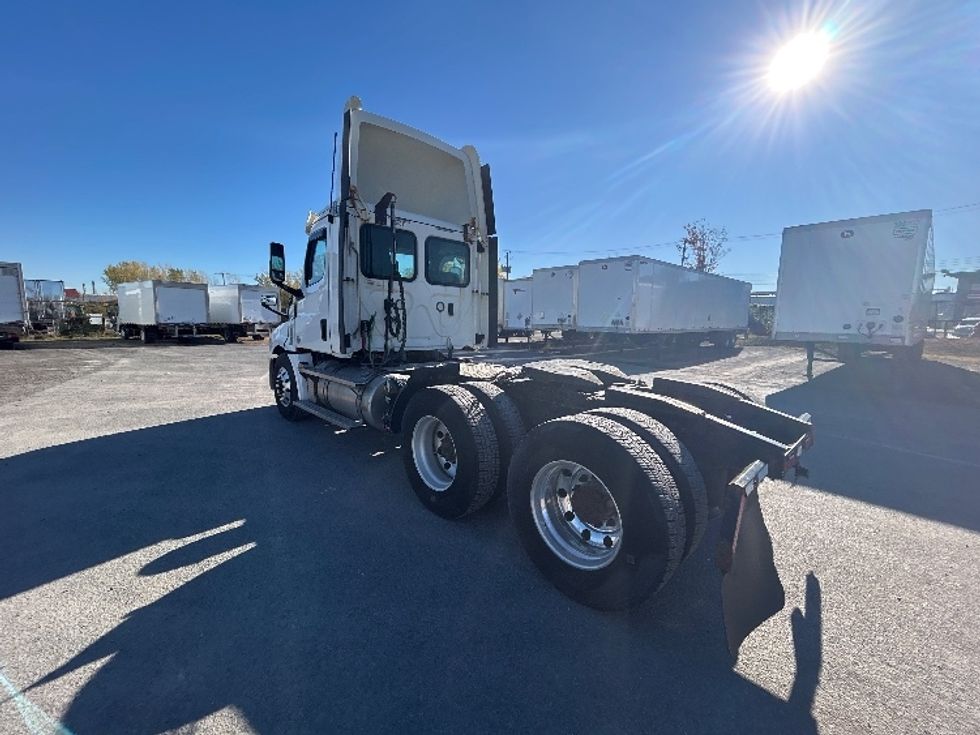 Day Cab Tractor-Heavy Duty Tractors-Freightliner-2020-T12664ST-Montreal-PQ-693,086\n\t\tkm-$ 59,250 - Image 5